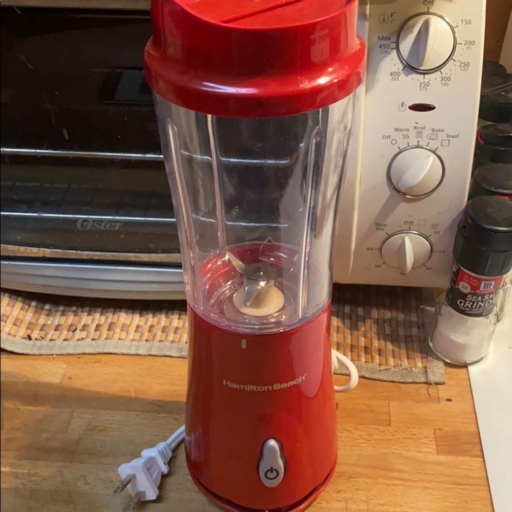 Smoothie and fruit blender